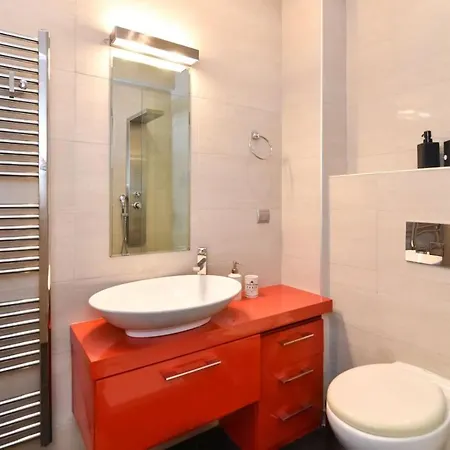 Excellent Luxuriously Renovated 拉里萨